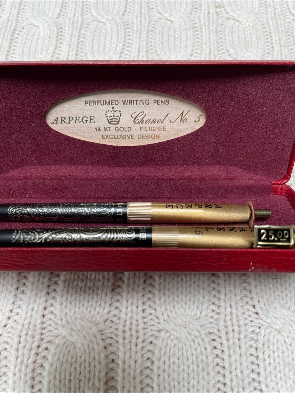 Arpège Chanel No.5 Perfumed Writing Pens - Black & Gold. 14 it gold filigree